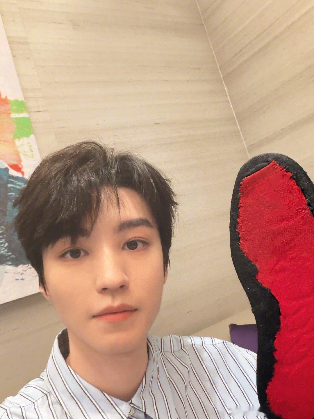 王俊凯站稳2025的最后一班岗王俊凯说2026多多见面吧王俊凯站稳2025的最后