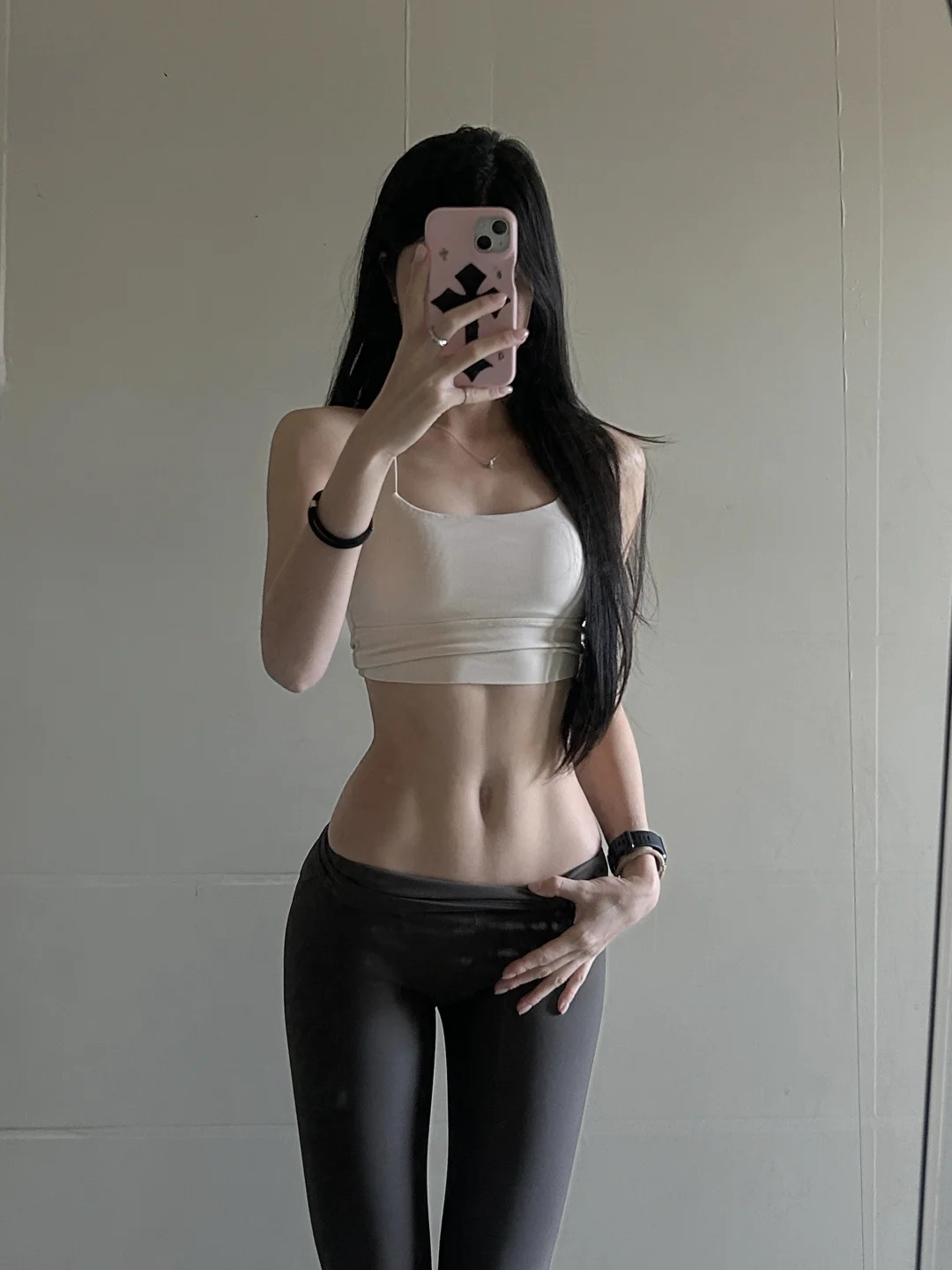 live下的薄肌身材