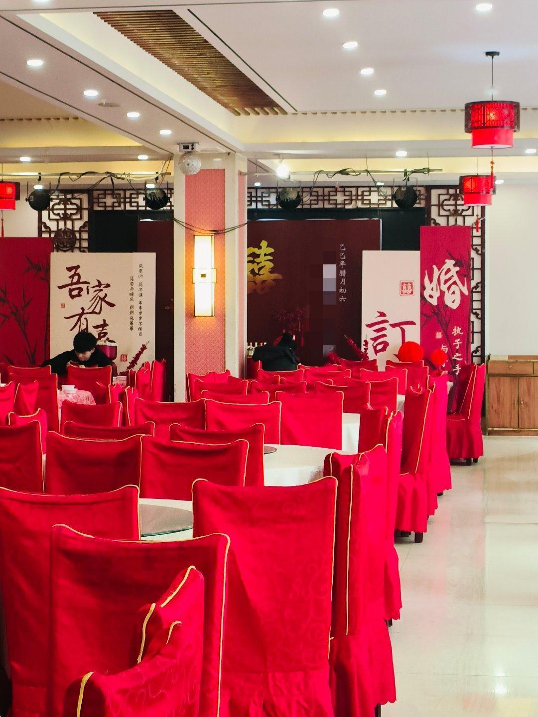 今天又是忙碌的一天！看看这对新人定订婚，也不错！ 