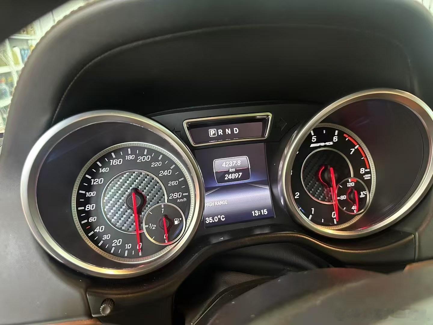 奔驰G63 AMG 463版、5.5T V8、灰外粽内 菱形格座椅双拼色，21寸
