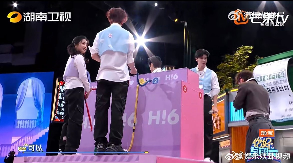 周也 网速慢不了一点你好星期六 周也冲上前关心陈哲远，还自信表示网上早知道，可爱