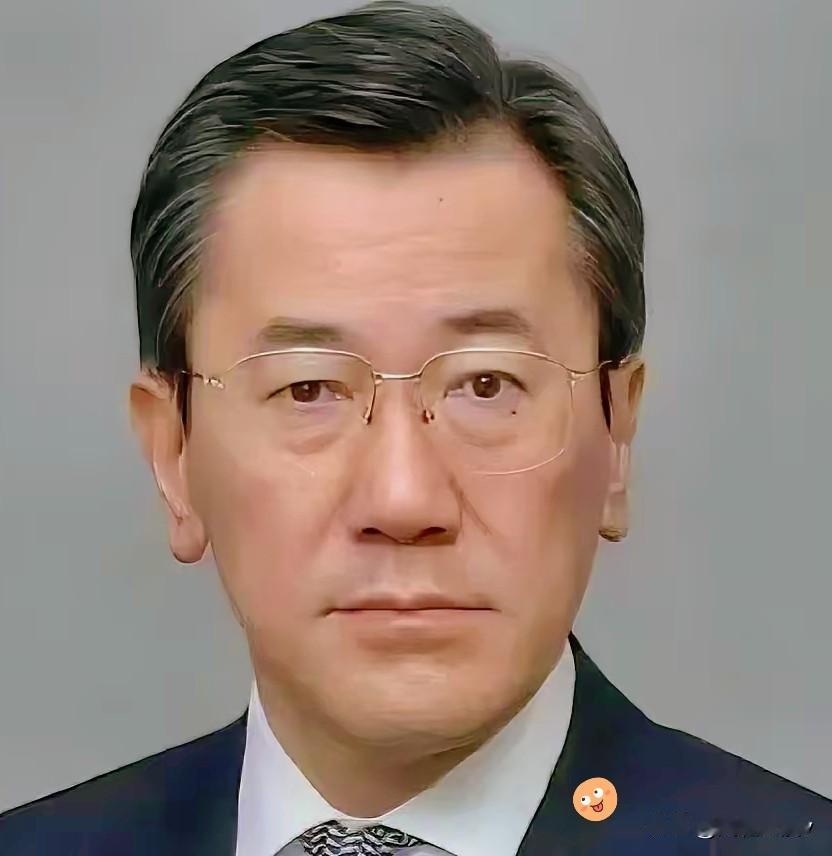 近日，日本极右翼政客山上信吾叫嚣称：中国太过分了，无端制裁日本两用物项也就算了，