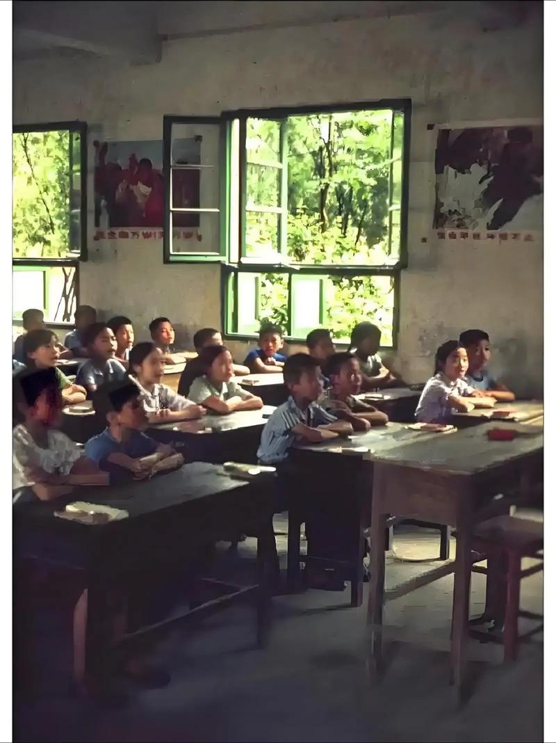 我会怀念上学的日子。
人之所以爱怀念上学的日子，是因为那段时光承载了情感的纯粹、