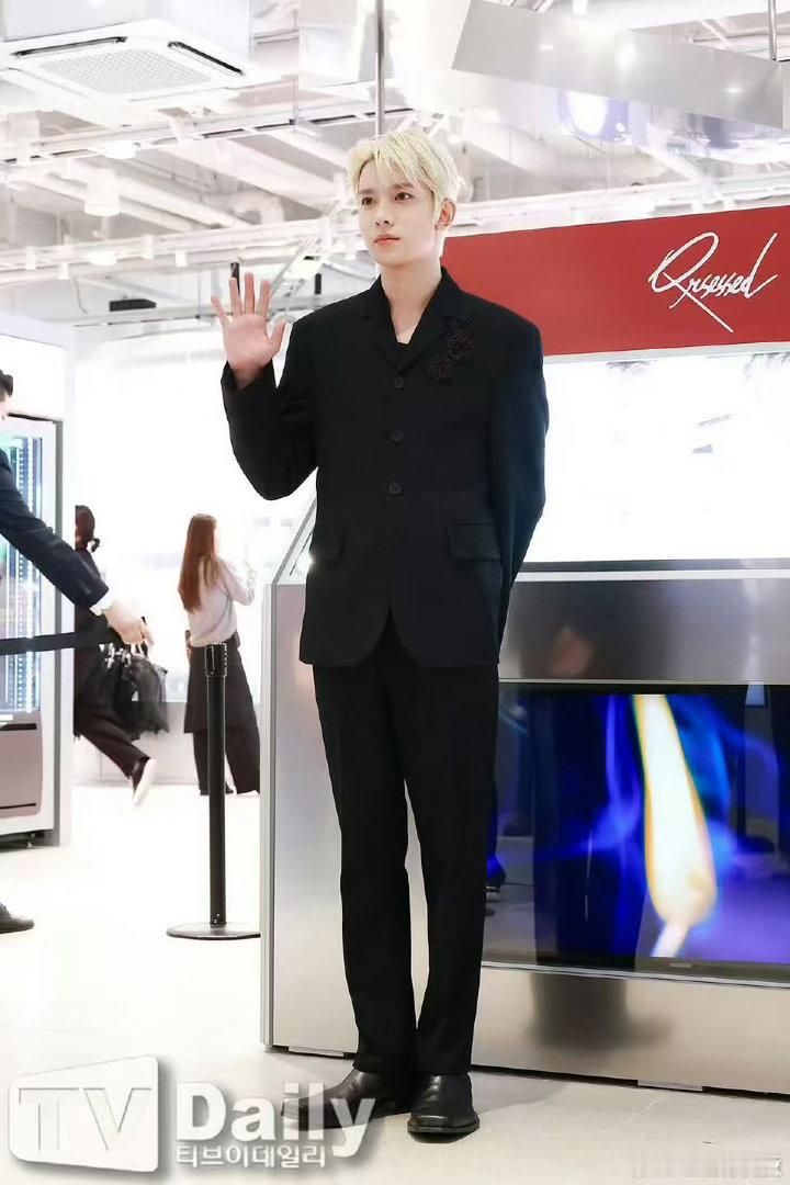 李羲承退团后首次活动李羲承活动状态李羲承退团后首次活动，不错不错，