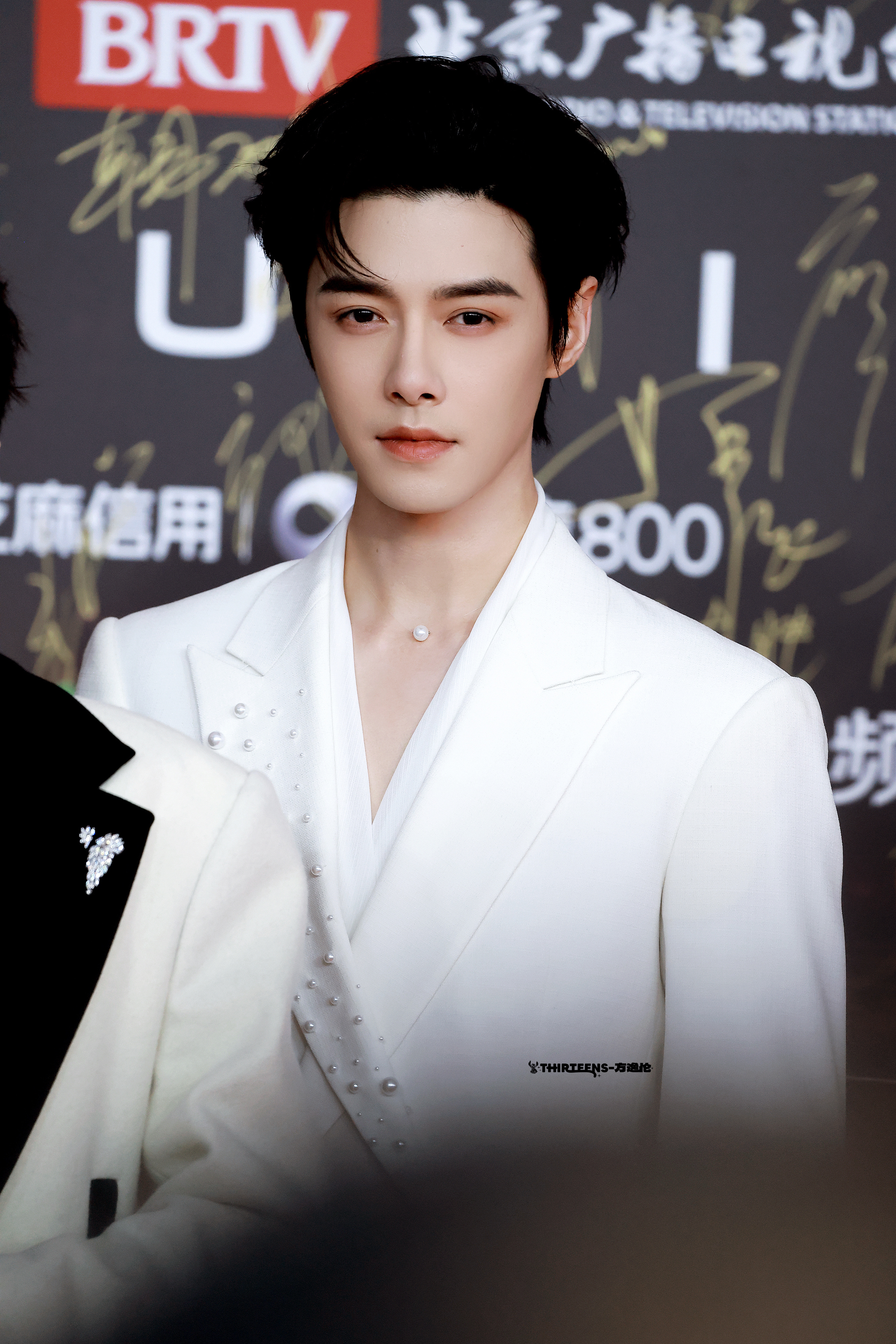 方逸伦没点颜值都不敢演反派  微博视界大会红毯上面又是把我给帅到了，方逸伦没点颜