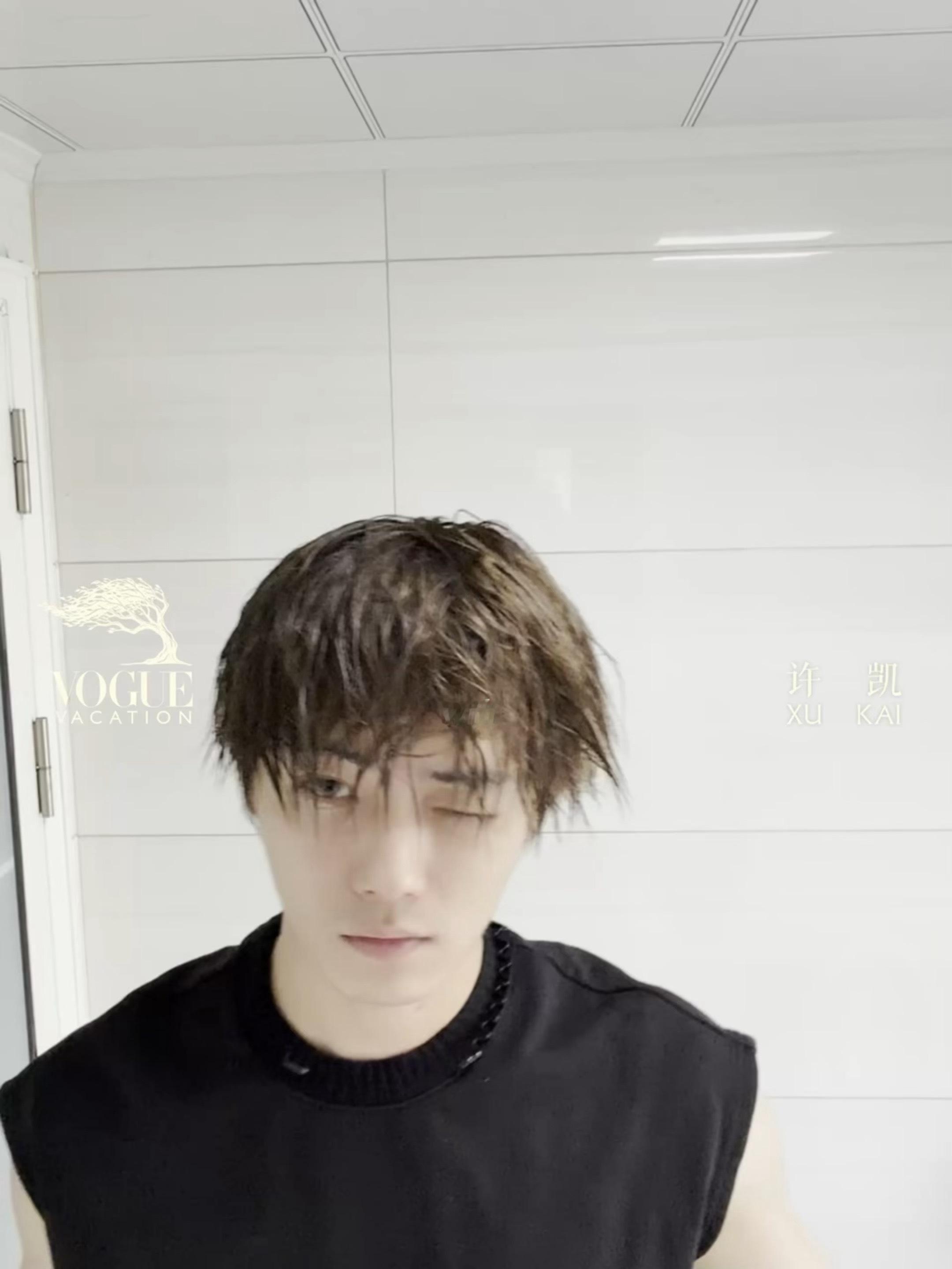 确认出席VOGUE活动的艺人有的人b是一种姿态做给人家看。有的人b是一种天赋自然