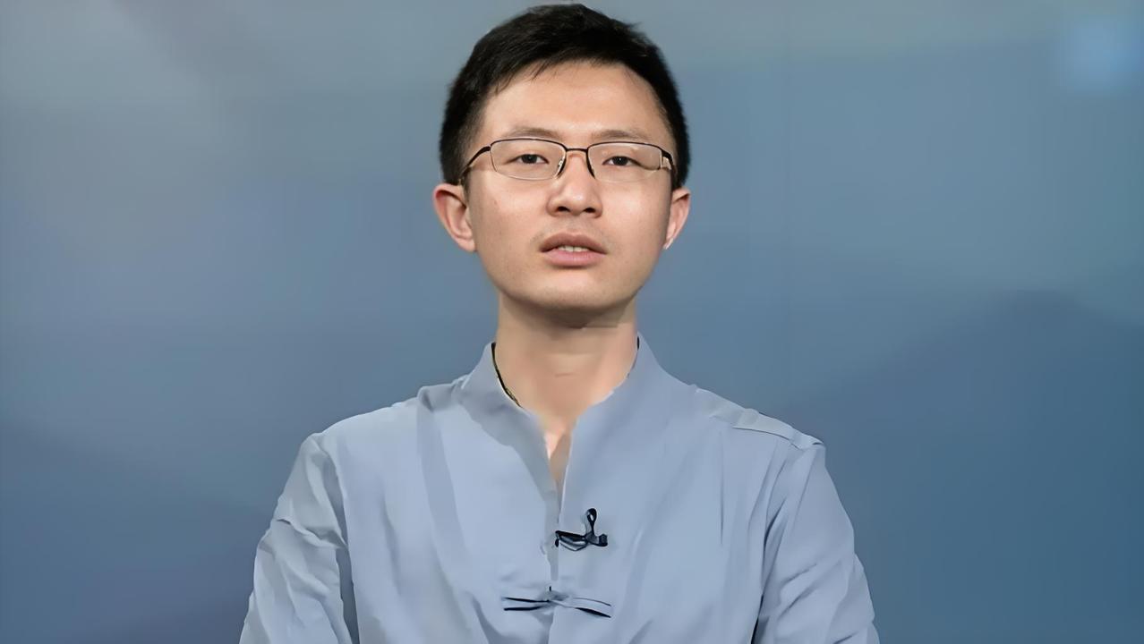 民进党当局挥霍老百姓血汗钱不心疼，大肆购买美国武器，目的只有一个，那就是拉着台湾