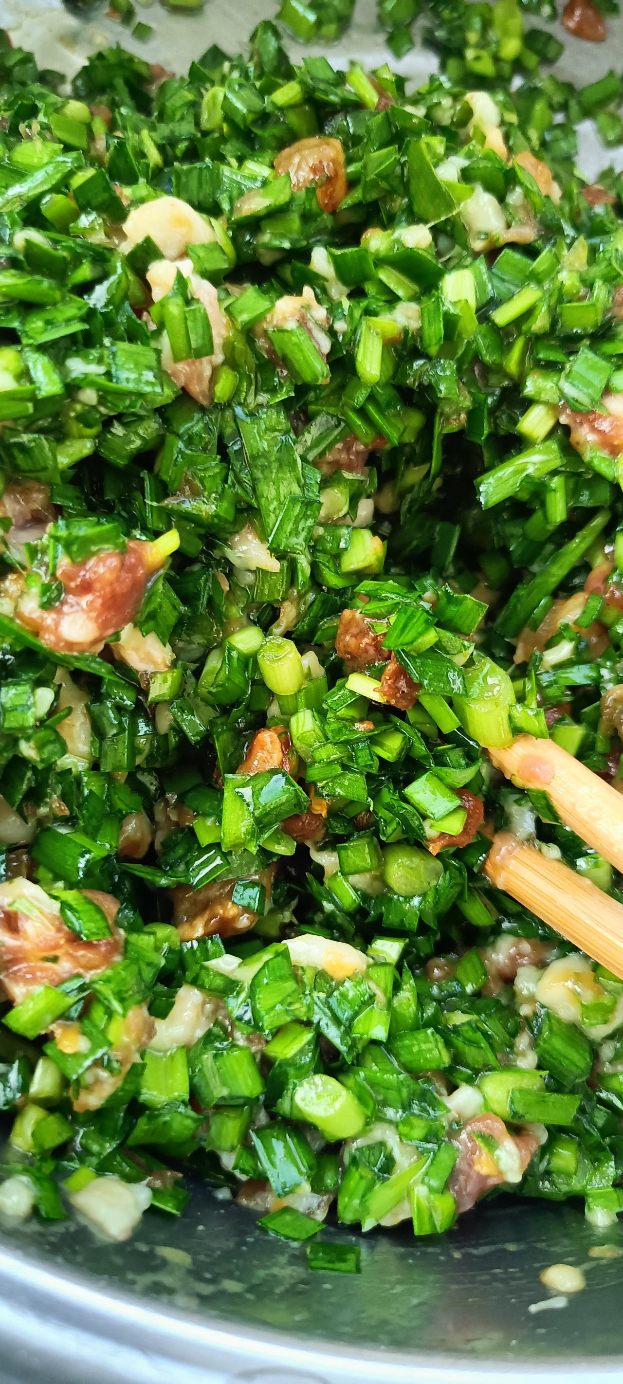 一早的忙碌，换来了我的心安！
今早又是包饺子，韭菜馅的，按照我老公的要求，就放肉