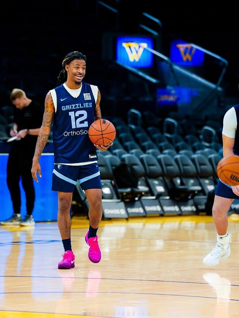 莫兰特热身中，10点灰熊vs勇士 不见不散！ [加油] ​​​