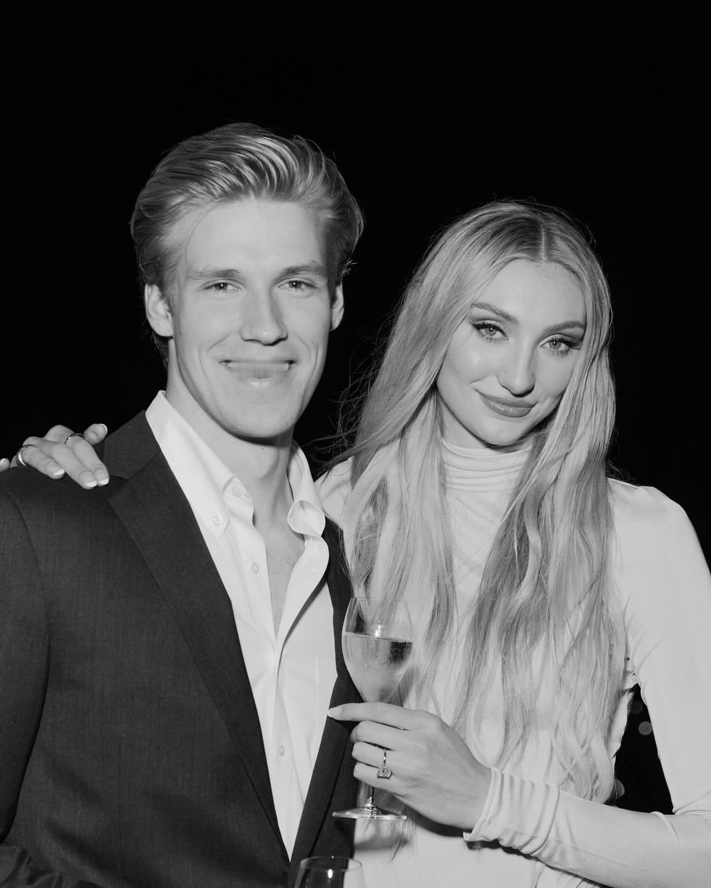 库里干妹妹Cameron Brink在巴黎被求婚了💍男生是斯坦福大学赛艇队的 