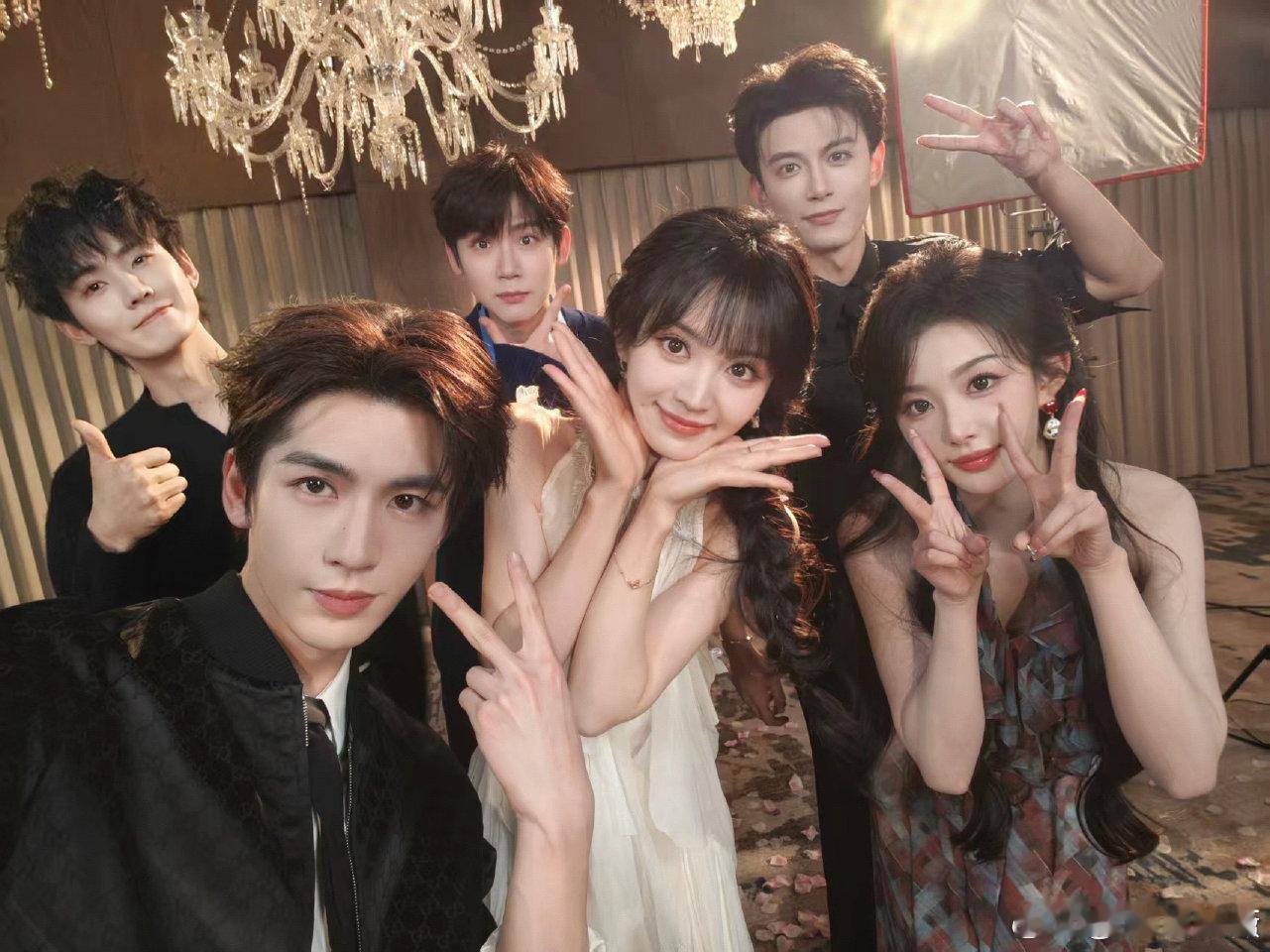 逐玉庆功宴真要来了逐玉一路热度狂涨的趋势下，也同时遭遇各种磨难，值得一个盛大的庆