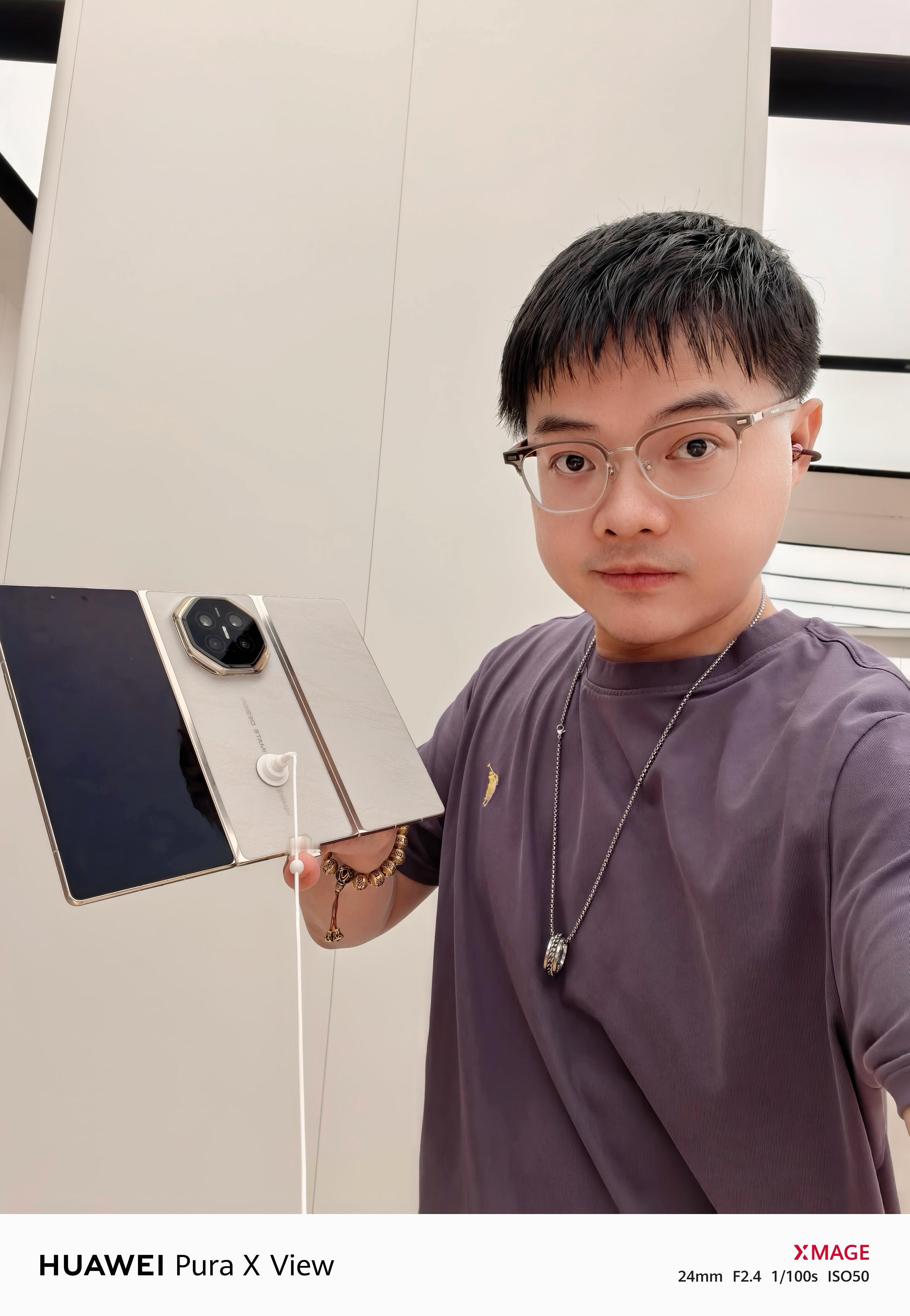 华为Mate XT2 非凡大师三折叠真机上手。我在环宇城的华为线下体验店摸了一下