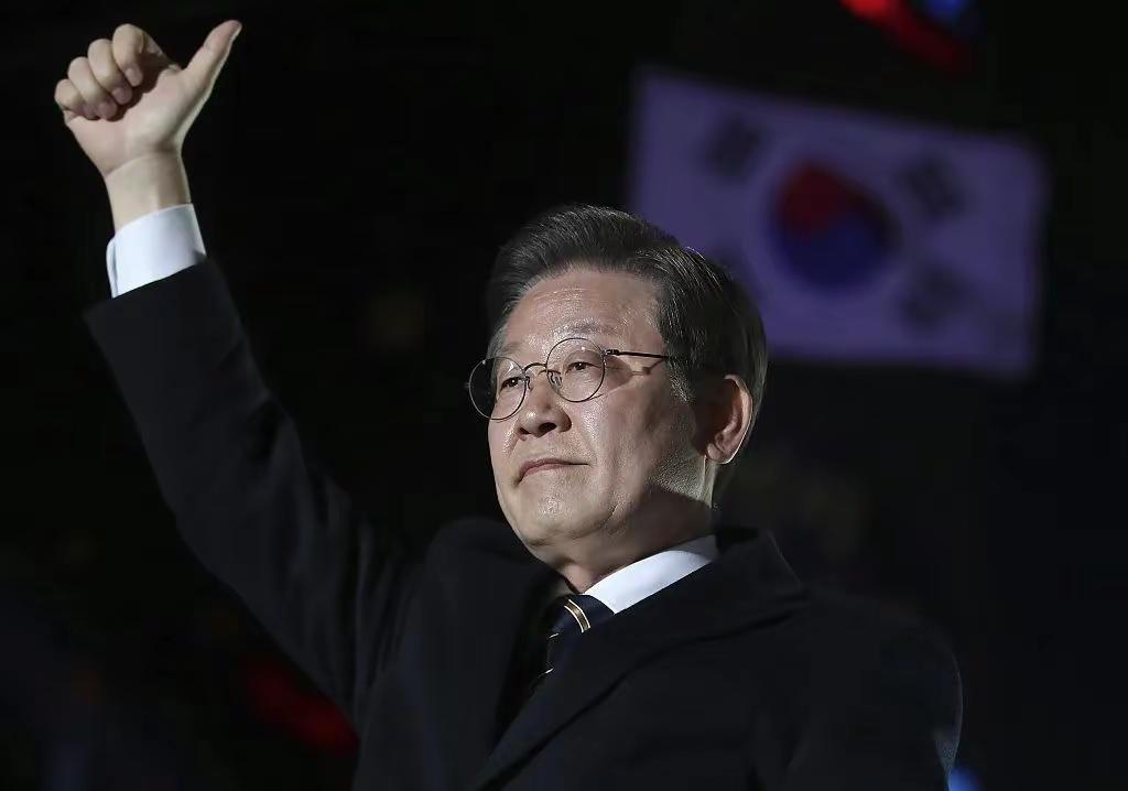 ​韩国总统李在明的支持率已经下跌到40%，而不支持力已经上升到58%，这样的压力