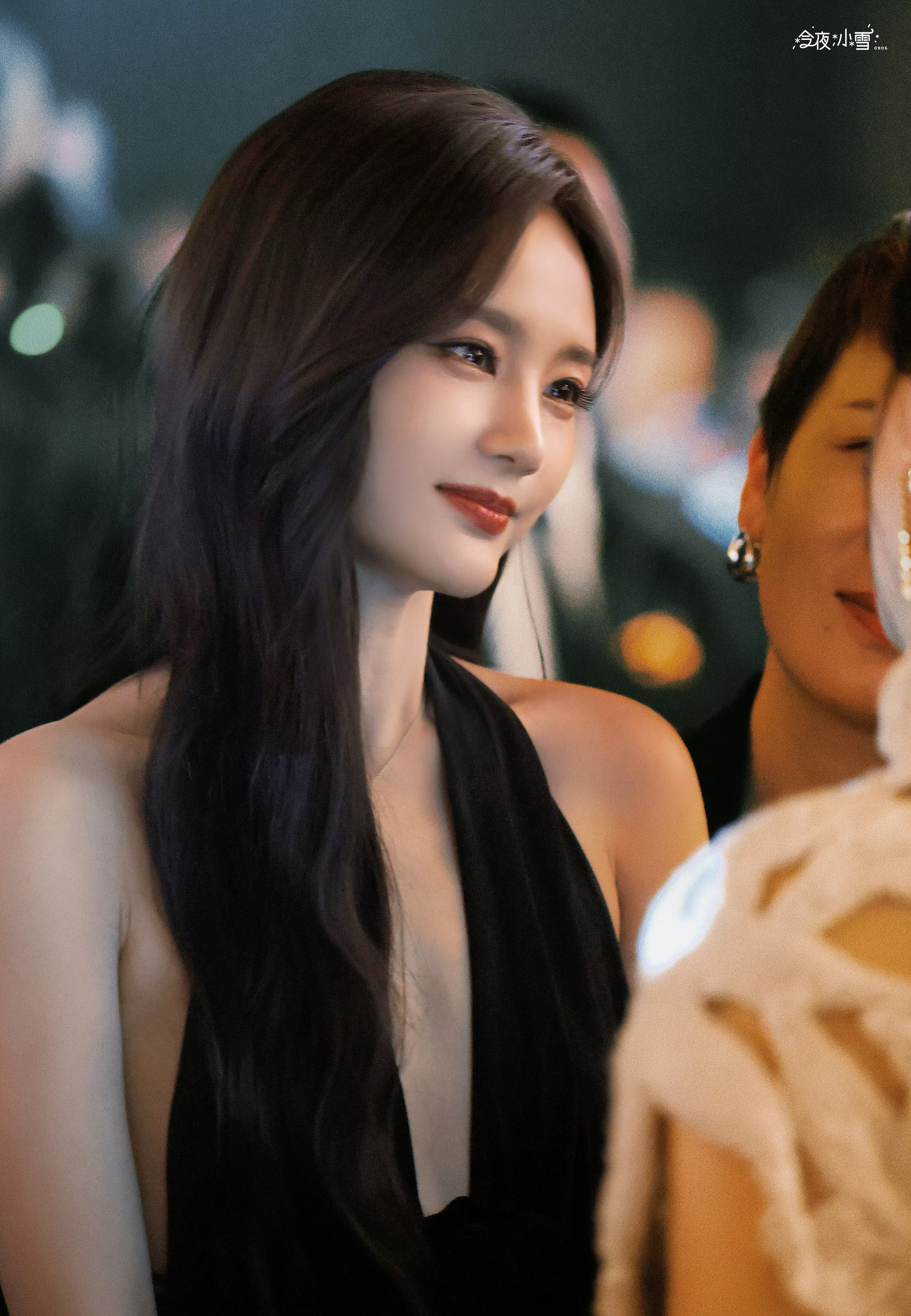 李一桐深V 这样的才吸引人