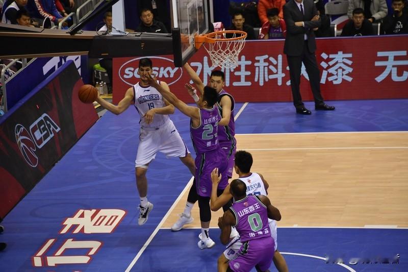 北汽男篮爆冷负天津！78-93惨败暴露阵容短板

这场对决堪称CBA本轮最大冷门