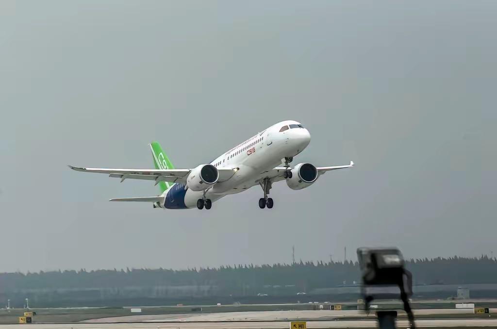 在国际航空合作中，对等原则是底线。既然欧美率先拒绝向中国颁发适航证，中方完全有能