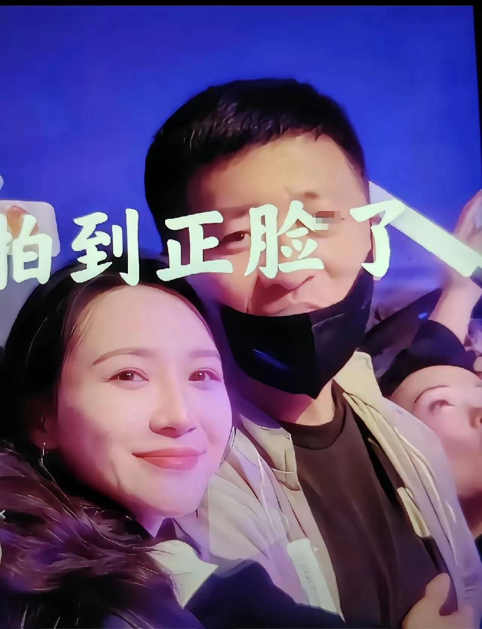 该说不说，用貌美如此的女子考验干部，有几个能hold得住？瞧那精致的五官、柔情似