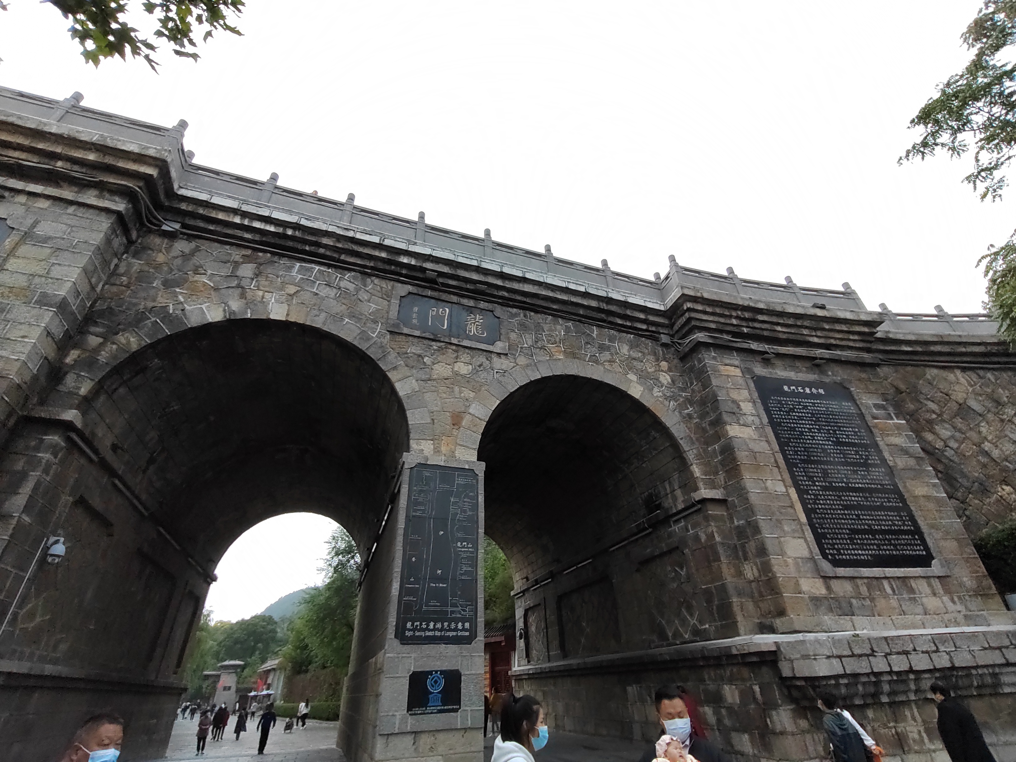 人文景观  走在洛阳的街头，其实幸福感蛮强的，这里物价偏低，旅行消费没有太大的压