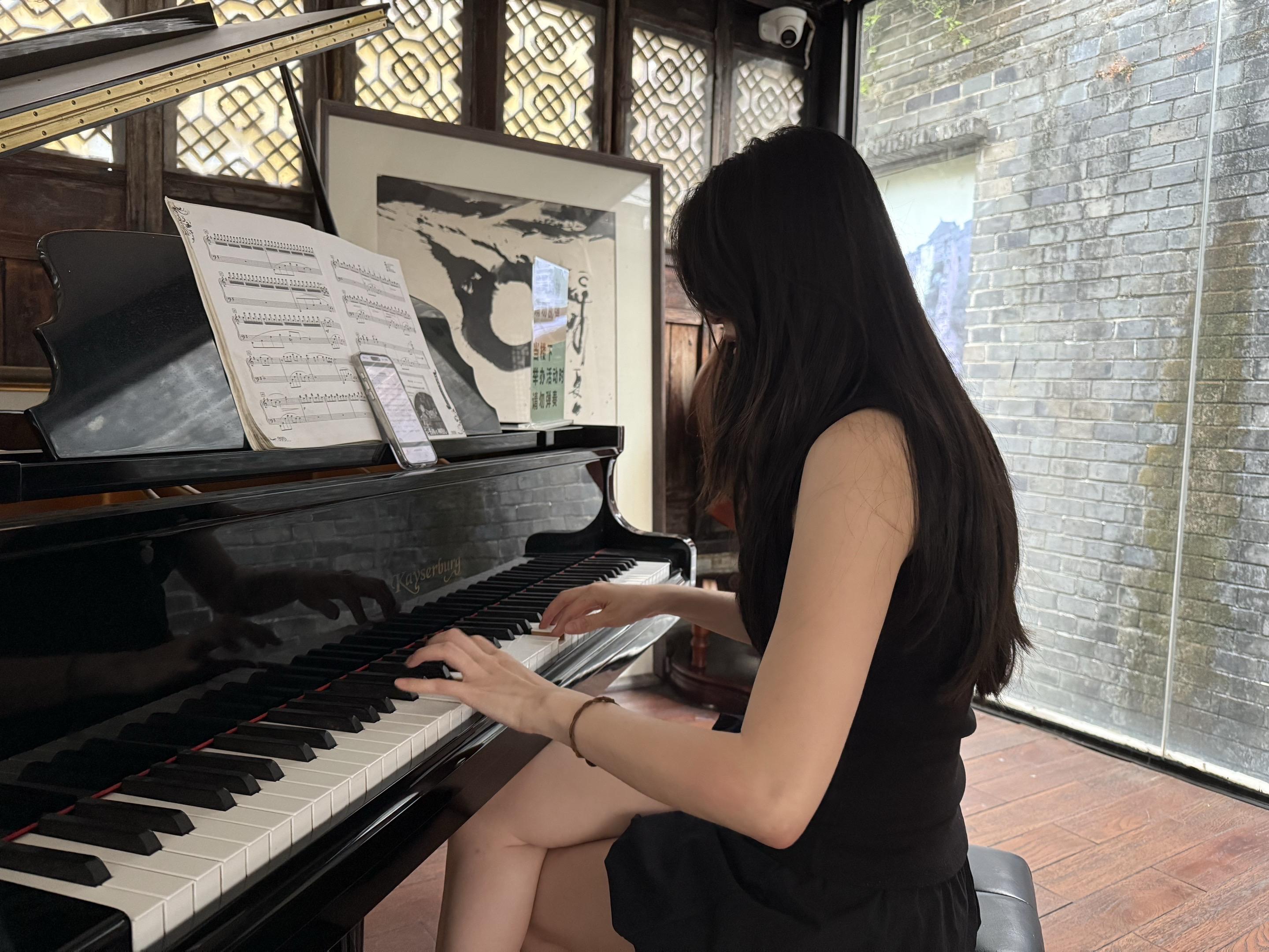 累了，脸上依旧要保持笑容呀