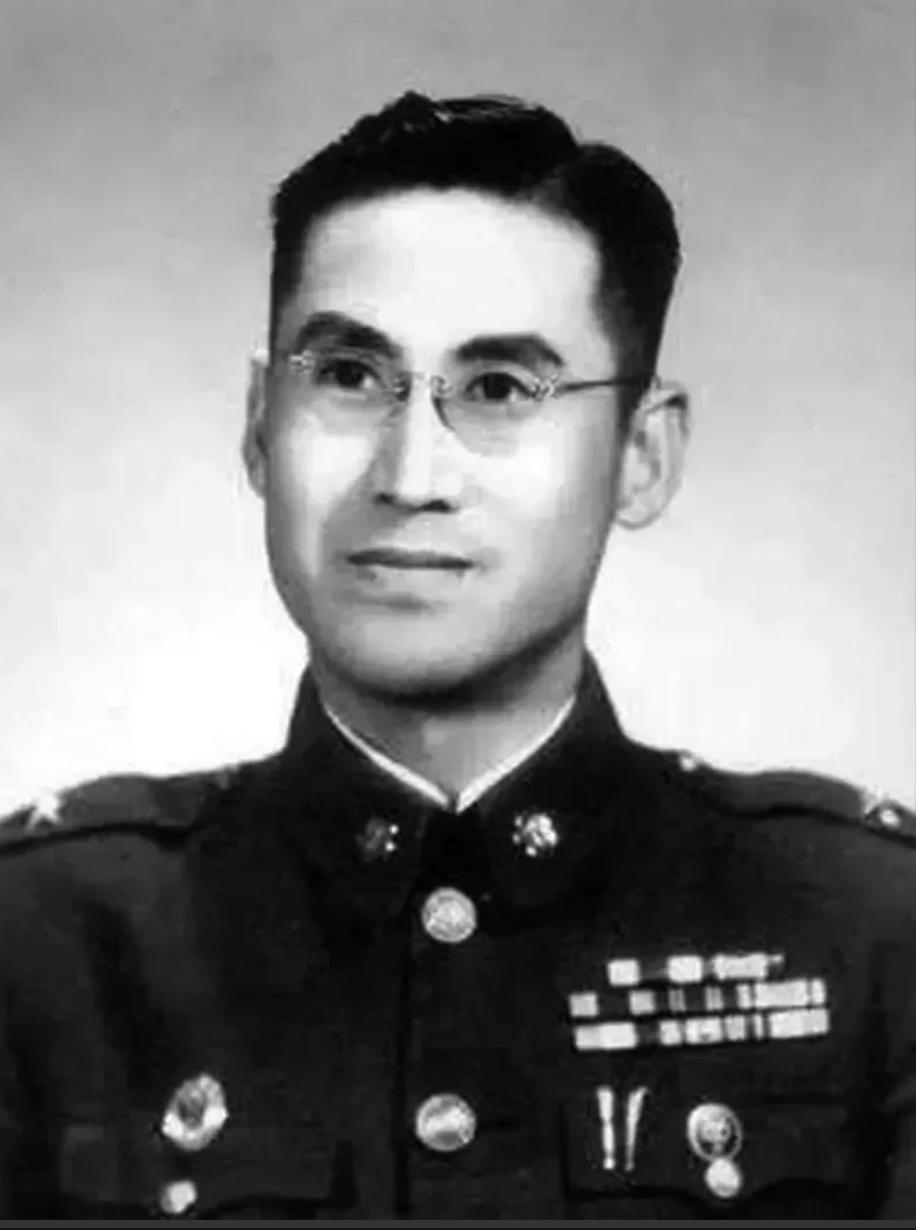 1947年，特务自首供出情报。郑连魁听完竟拔枪射击：“其实我也是地下党！”枪声骤