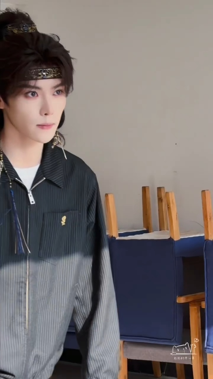 肖宇梁[超话] xyl肖宇梁罗先 xyl肖宇梁百妖谱 这张漂亮的脸，能让你忽略后
