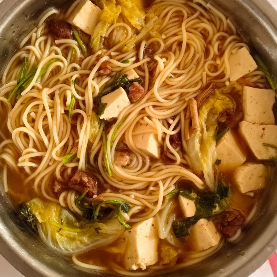 用盆吃饭的某小纪，战力惊人啊，一顿顶我三顿的