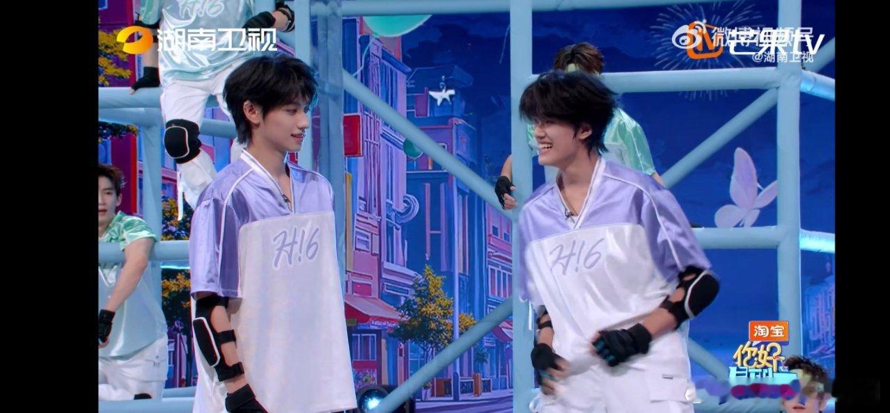 张极跳了柠檬叉摇2你好星期六张极[超话]张极柠檬叉摇 2 舞台超吸睛！节奏感超强