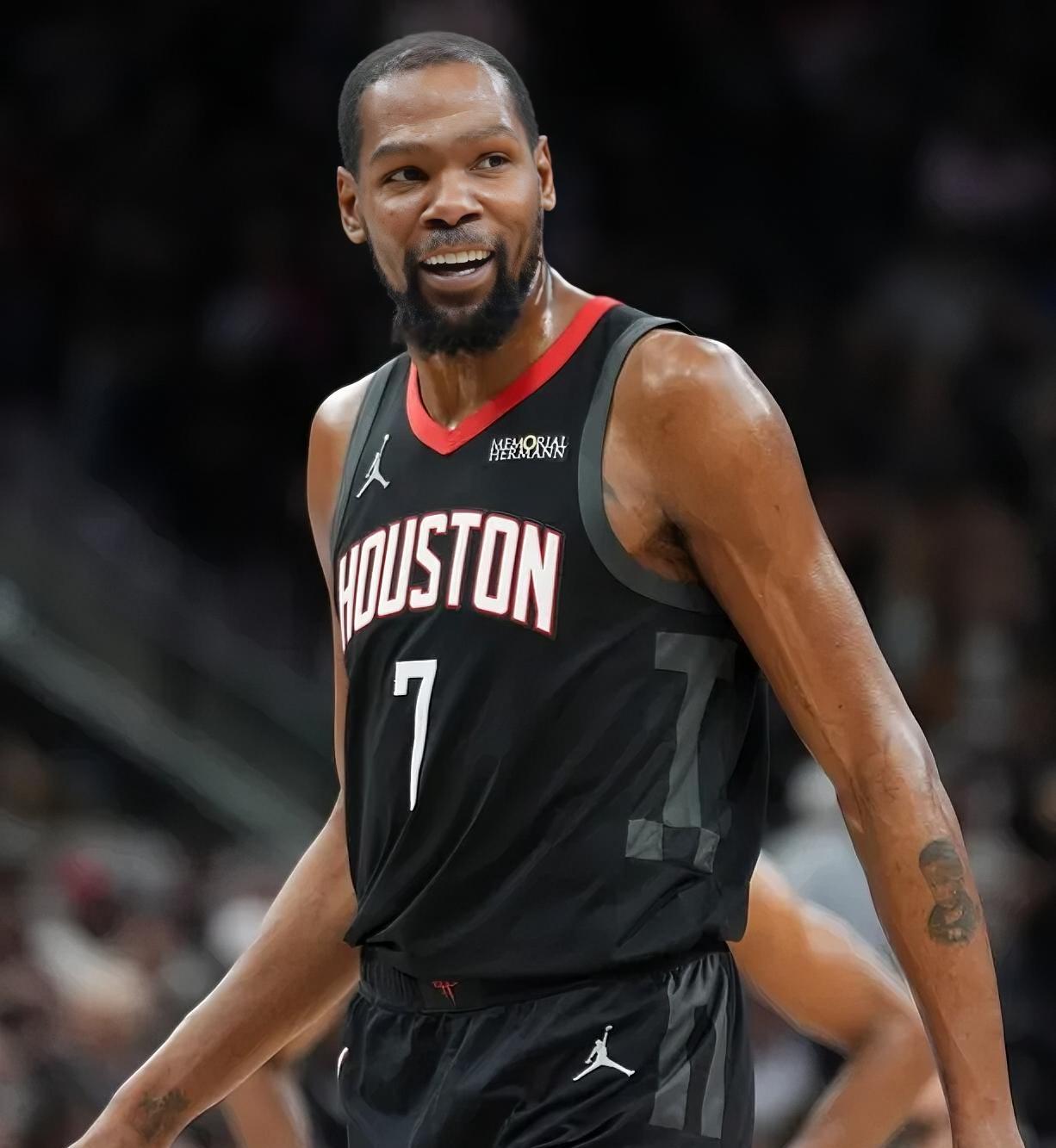 冲击季后赛，111-94大胜尼克斯！！！火箭“六大”核心的表现！！！
 
1. 