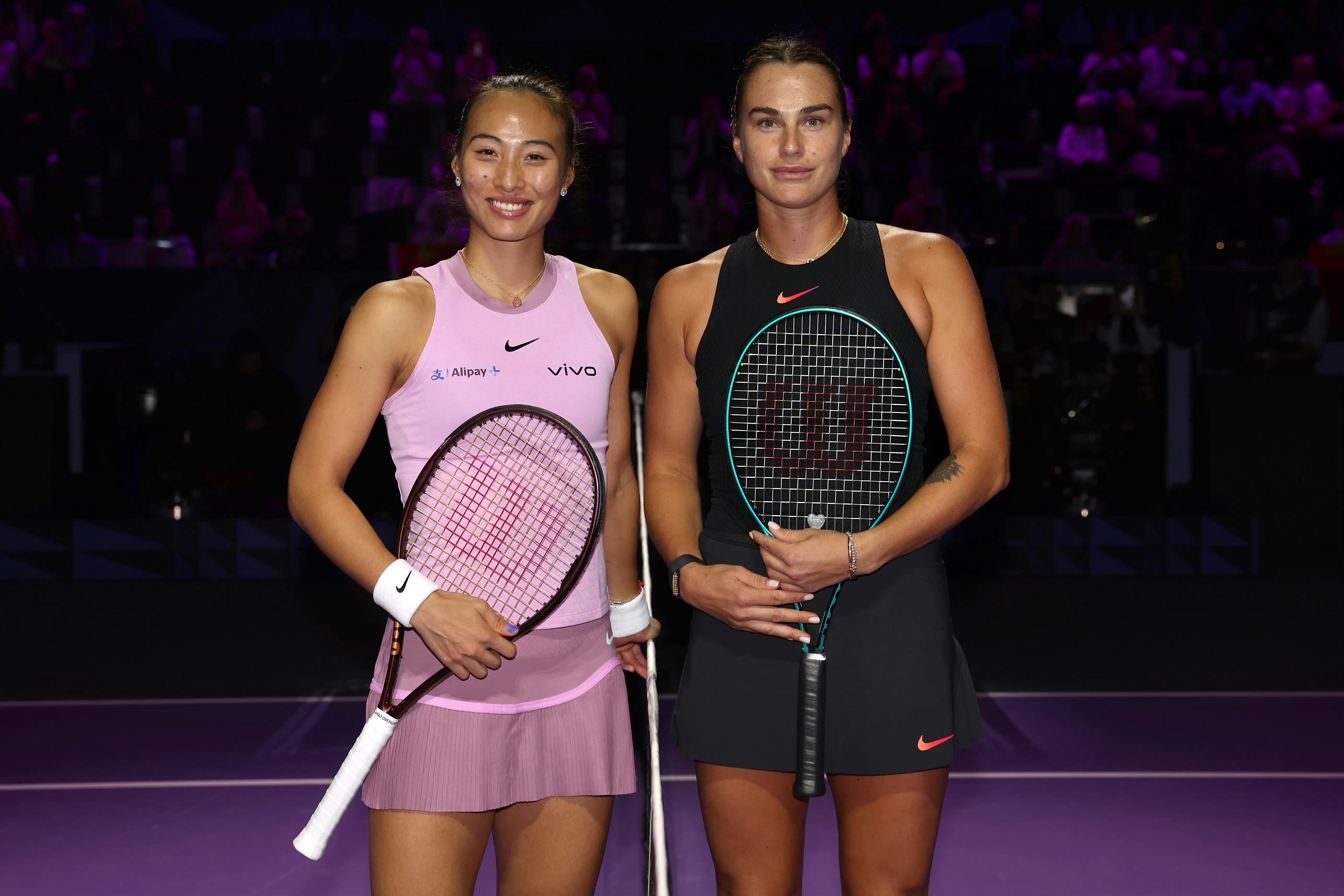 3-6、4-6，郑钦文的总决赛首秀输给了萨巴伦卡，也吞下了对这位当今世界第一的五