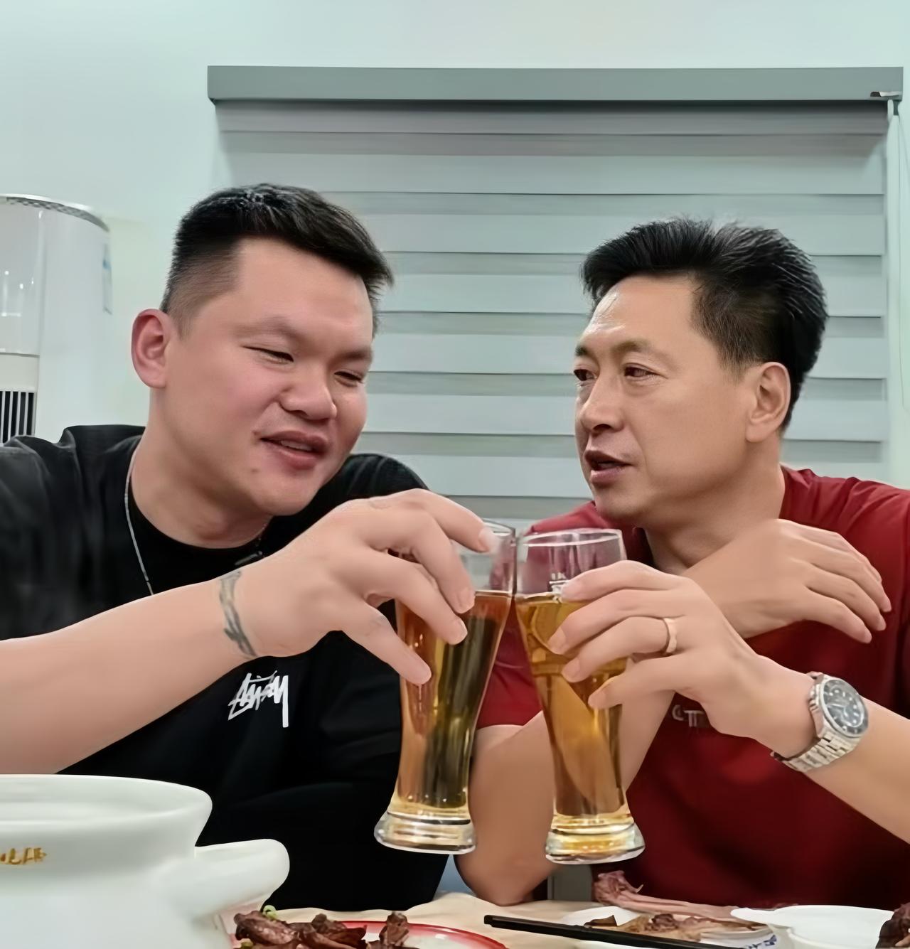 杜锋下课冲上热搜！广东球迷帮朱芳雨想了一个紧急救援方案！

昨天晚上杜锋下课的消