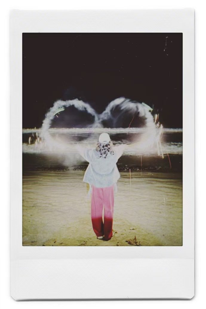 杨紫发博下一站启程杨紫晒拍立得告别海南杨紫晒拍立得告别海南 