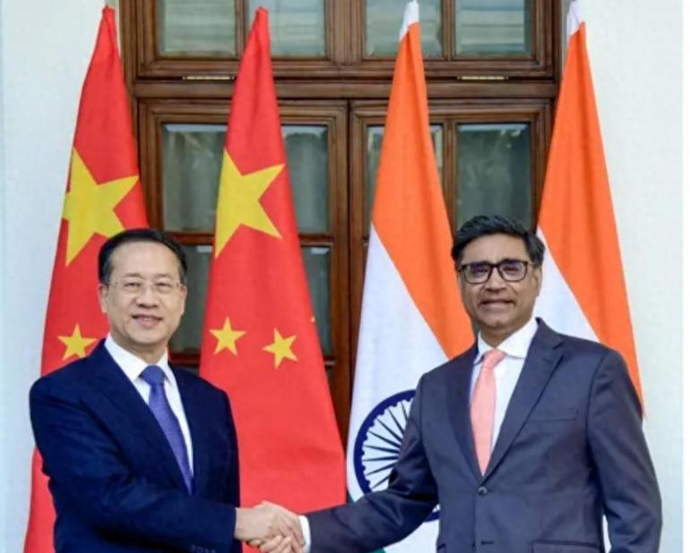 新德里传来消息，中印战略对话只谈了一天！印度当着中国的面，提了一个敏感请求。中方