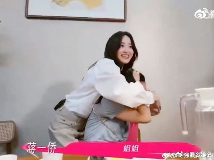 谢娜借了蒋二侨假发 姐姐当家谢娜借了蒋二侨假发！《姐姐当家》这段超逗，蒋二侨戴假