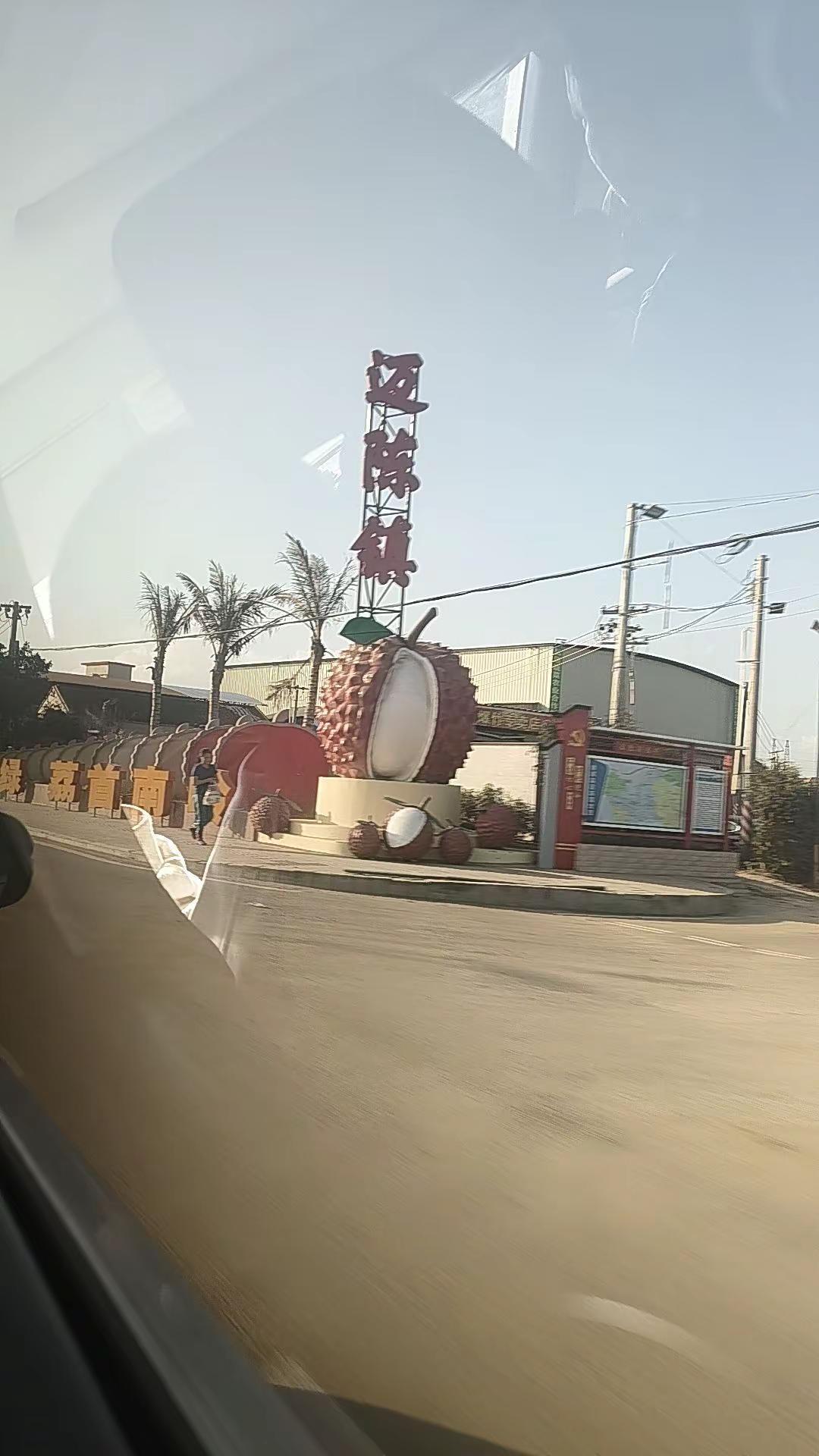 今年就这样结束了，喜欢的东西一样不敢买都说一年比一年好  总感觉年年这样