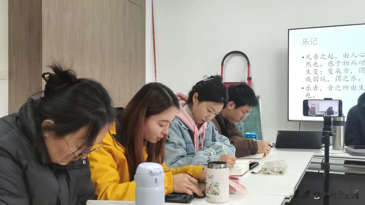 “风在结它的叶，草在结它的籽，我们站着不说话，就十分美好。”我们有没有遇到过这样