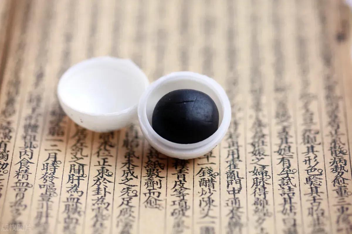 家里备上这10个中成药，从此疾病上门也不用怕！接下来为大家介绍这些中成药的功效。