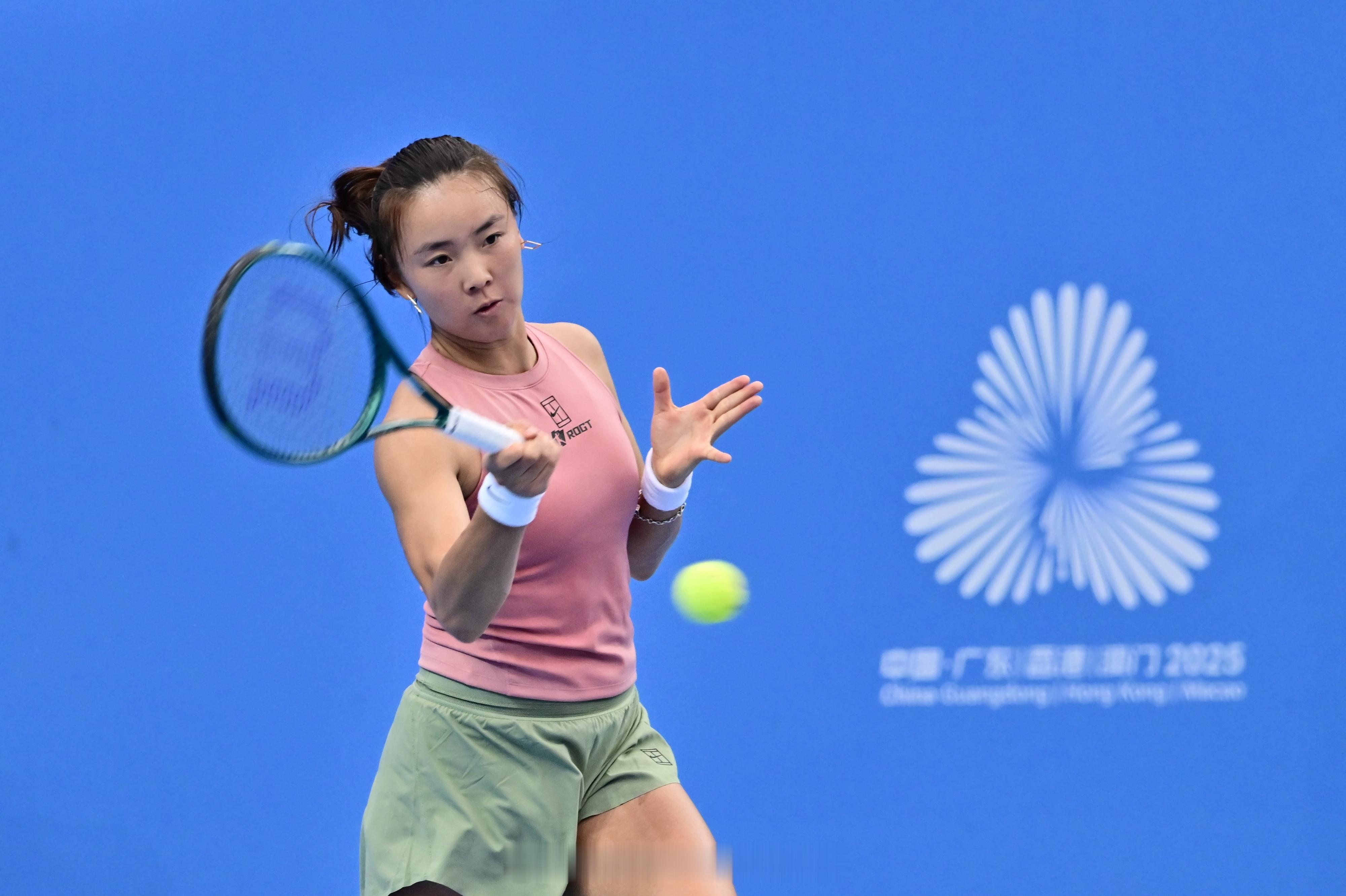 网球单打首日图集🎾一起欣赏球员们赛场上拼搏的身影🔥 图来源：十五运会官方信息