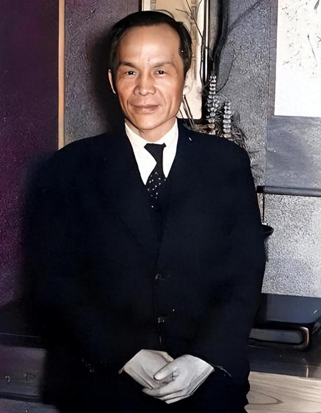 中国无耻文人，玩弄了7名年轻女性后，却与50多岁的寡妇白头到老。

说白了，这就