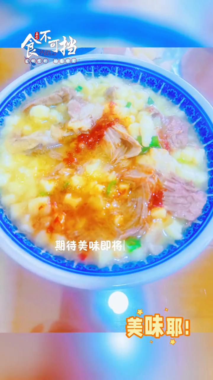 食不可挡，美味耶！
准备好一碗碎馍，掰馍的耐心不能少。看这馍块大小正，期待美味即