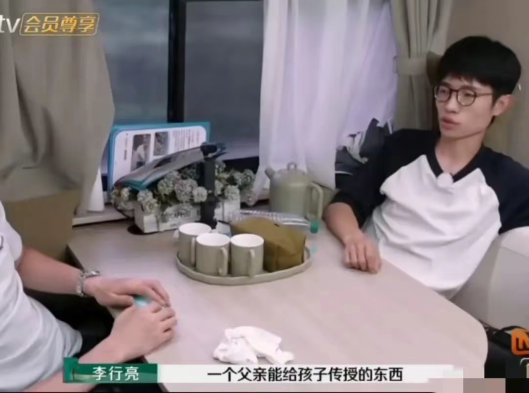 李行亮让留几手别忽视父亲的作用 李行亮说得确实在理呀。父亲在孩子的成长过程中那可