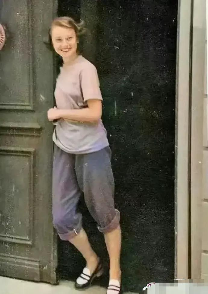 社会消费零售总额增长率是一把检验经济好坏的温度计
如果社会消费持续下降，所有带有