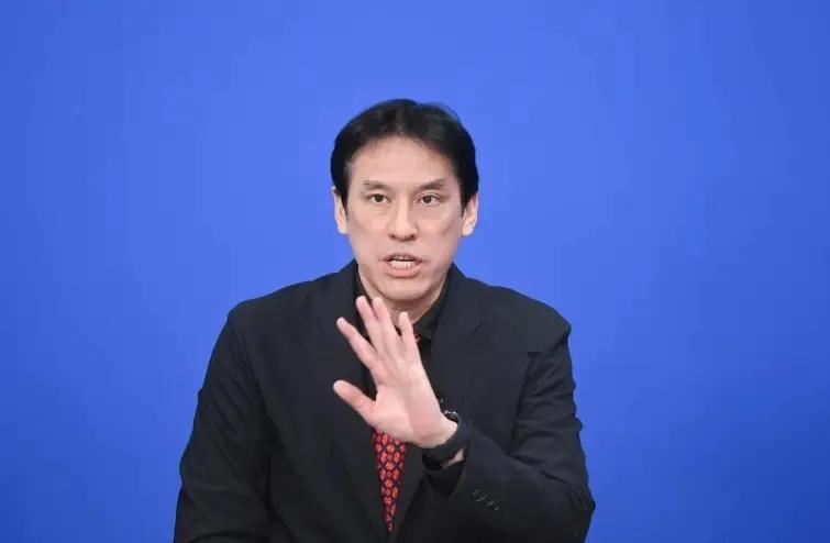 黄伟瀚说，最近沈伯洋掀起了“洋流上扬”，看好台北“发生奇迹”，“现在还是蒋万安赢