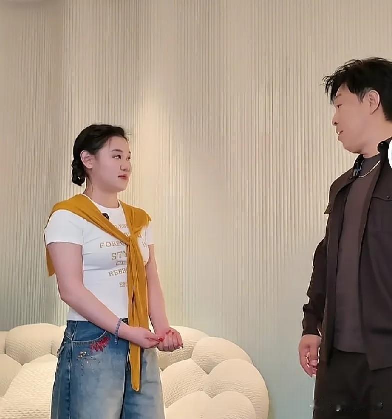 张家齐这是要打算往演艺圈进军了，在刚刚离开广东直播带货后，回去以后也没闲着，找来