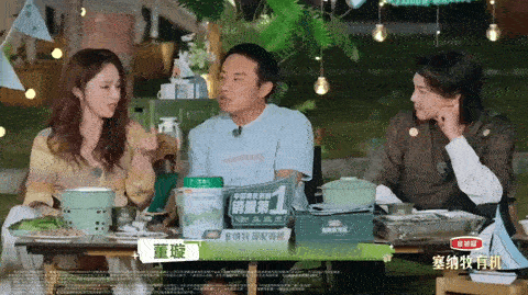 董璇被小酒窝安排明白了户外成长计划每次出门，董璇都被小酒窝牵着走，女儿不仅是旅行