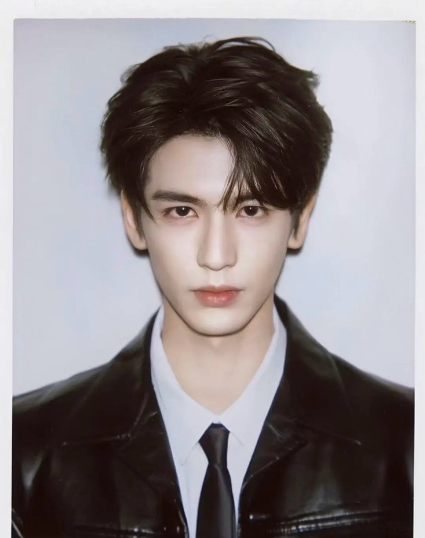 张凌赫的撕拉片是不是他颜值最高光的时刻？ 