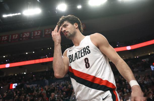 1月18日讯 NBA常规赛，湖人客场116-132不敌开拓者。赛后，詹姆斯接受采