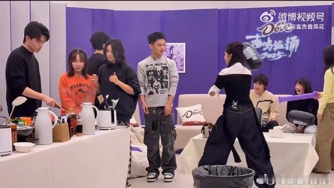 这直播比我奶的年夜饭还乱 声鸣远扬后台直接变成狂欢现场！选手们不分输赢尽情打闹，