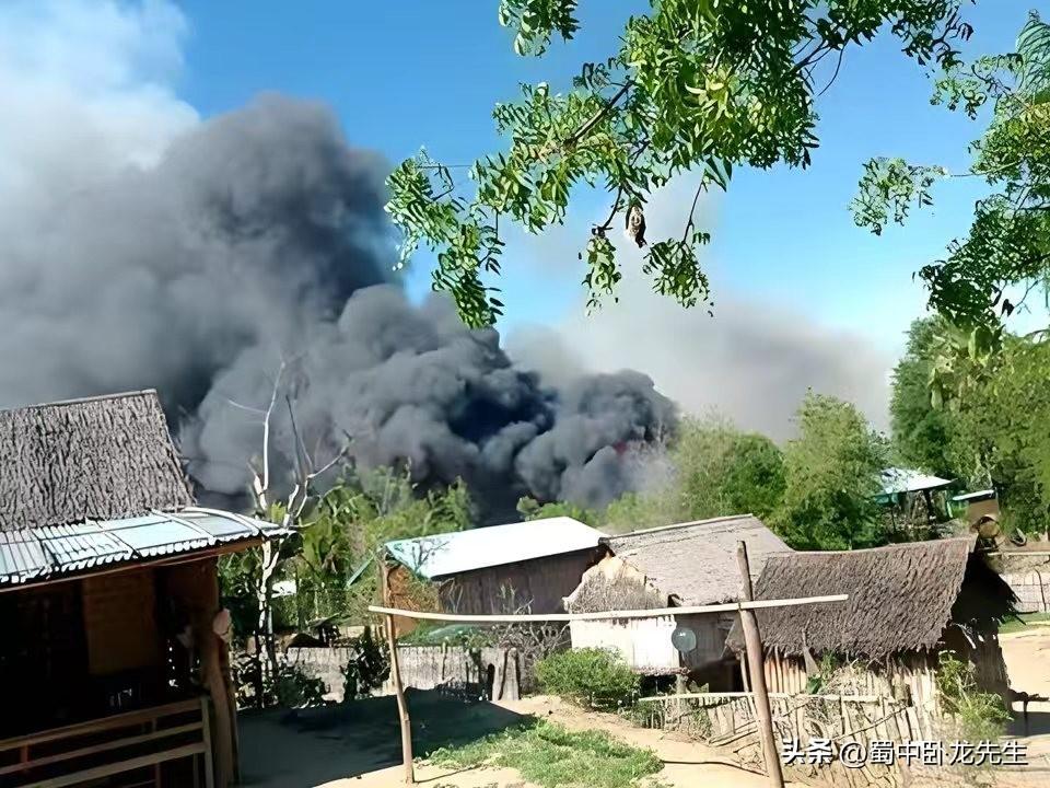 今天传来缅军战机轰炸缅甸实皆省敏金镇苗琼村中岛淘金场的最新消息。缅甸实皆省敏金镇