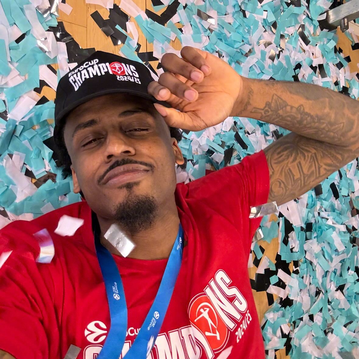 布莱克尼的同伙Hennen，据称曾给另一名同伙发短信称：“这个世界上没有什么是百