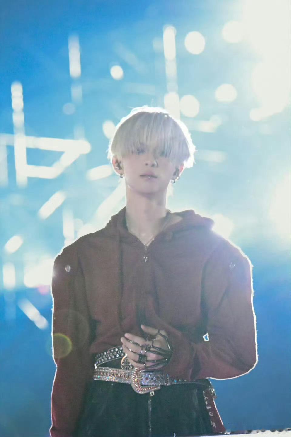 何浩楠新歌热血当歌用音乐致敬初心，用歌声诉说担当，何浩楠带来的《热血当歌》满是正